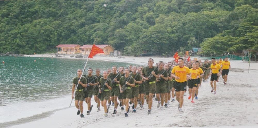 Female Marines undergo training together with their male counterparts (2)